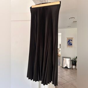Pleated black skirt